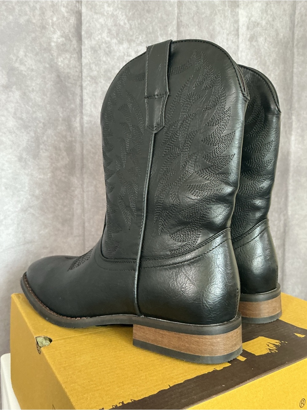 Classic Black Cowboy Western Boots - Men's Leather Pull-On